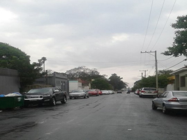 Tempo severo, com chuva forte e trovoada de manh,  tarde e  noite