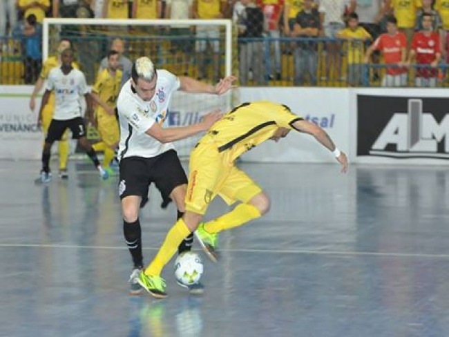 Genaro marca gol e garante o empate contra o Corinthians pela Liga Nacional de Futsal