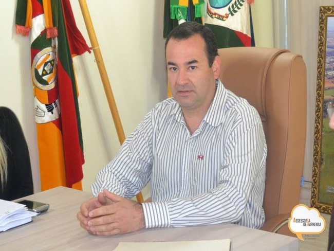 Gustavo Simes Lrio assume como Prefeito em exerccio