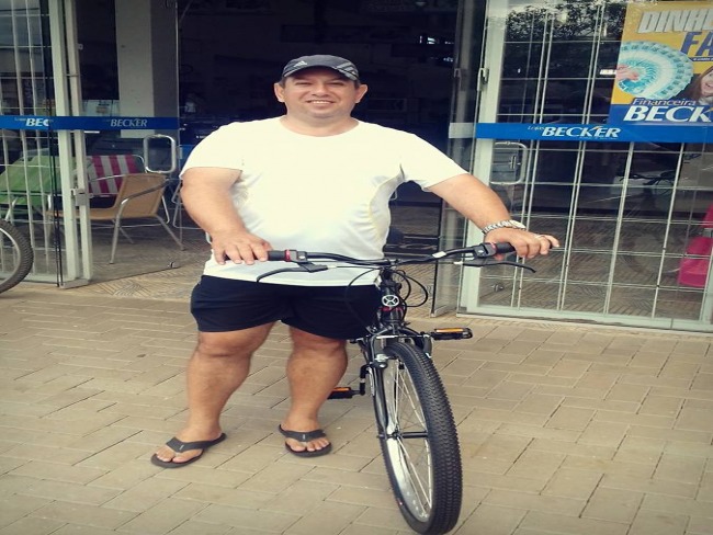 “Vaquinha do Bem” entrega bicicleta  a vítima de furto