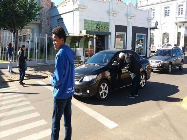 Panfletagem encerra campanha do Movimento Maio Amarelo