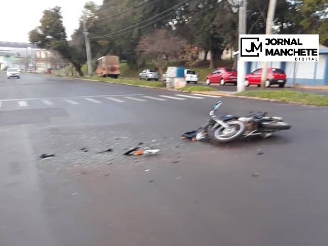 Acidente de trnsito: motociclista fica ferido aps coliso   