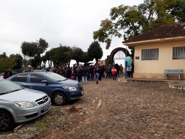 Familiares e amigos se despedem de Tailor 