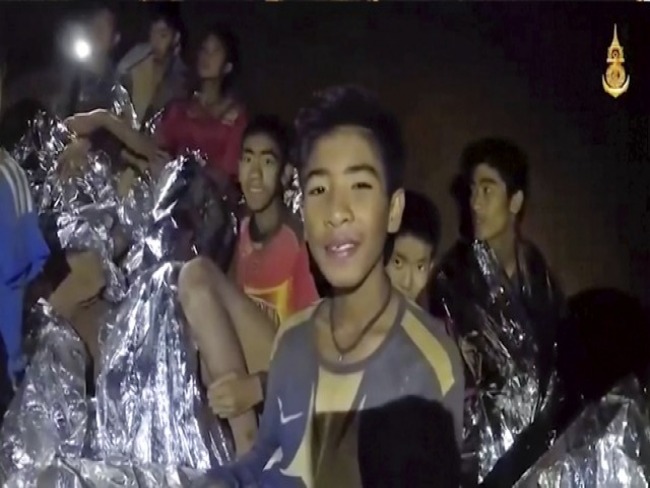Autoridades mandam esvaziar área para operação de resgate dos meninos presos em caverna na Tailândia
