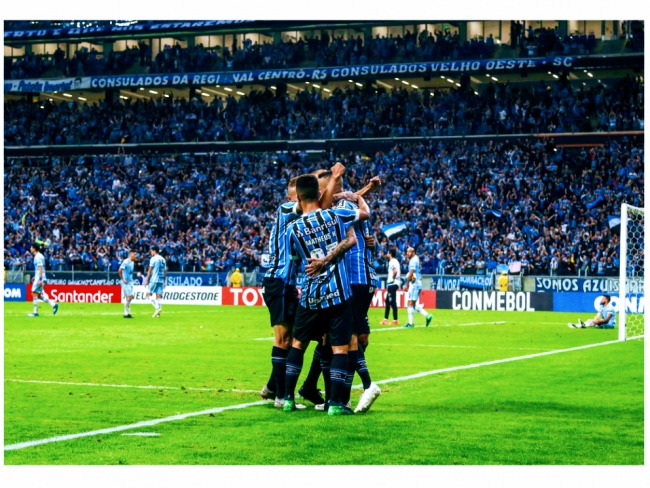 Grêmio goleia o Tucumán por 4 a 0 e avança à semifinal da Libertadores