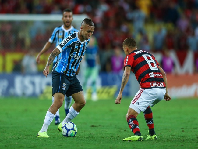 Grêmio joga pouco e perde para o Flamengo no Rio