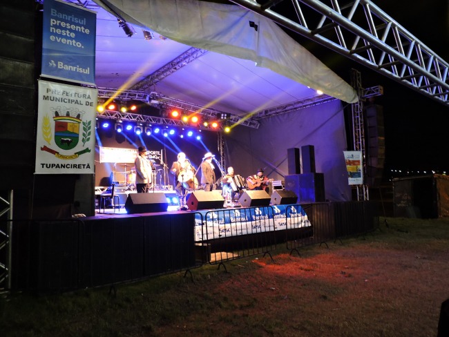 Sbado de ExpoCultura teve atraes locais e show com Os Fagundes