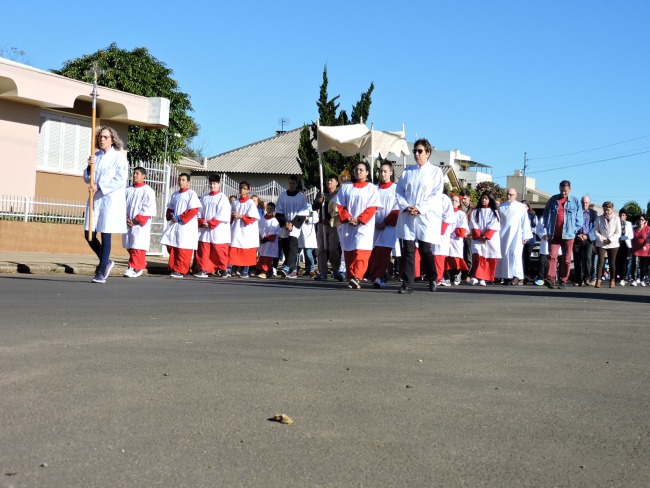 Procisso de Corpus Christi rene fiis na rea central 