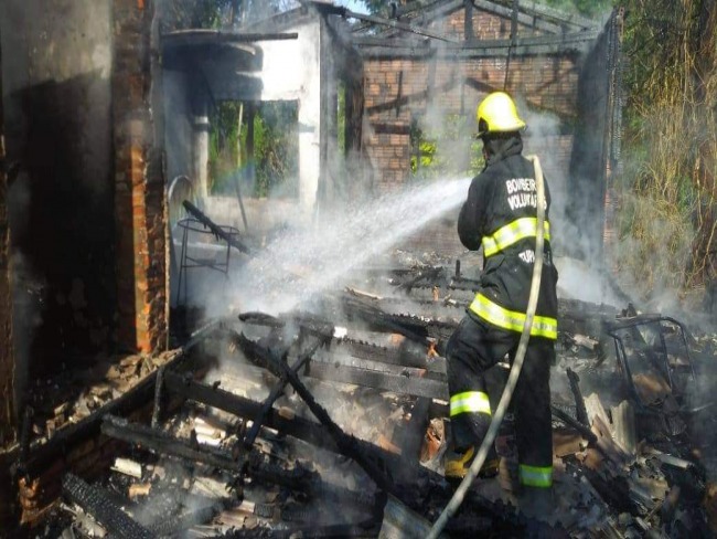 Bombeiros Voluntrios em nova ao de combate a incndio nesta quinta 