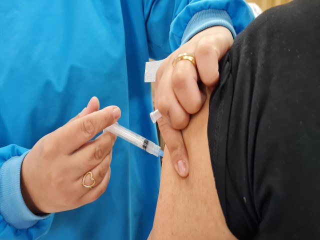 Segunda dose para vacinados até o dia 1° de abril será nesta terça, 11 