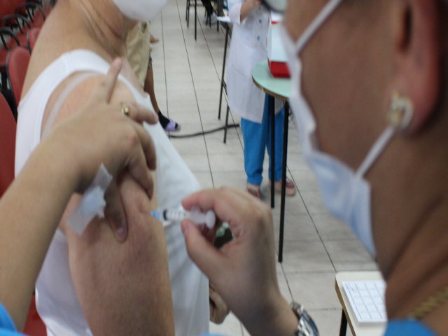 Nesta quarta (19) continua a vacinação contra a Covid-19 para pessoas com comorbidades