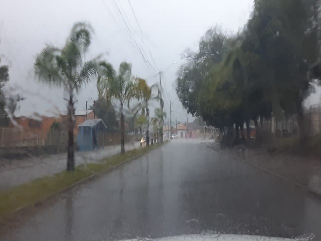 Fim de semana chuvoso antecede temperaturas baixas, com chance de geada, na prxima semana 