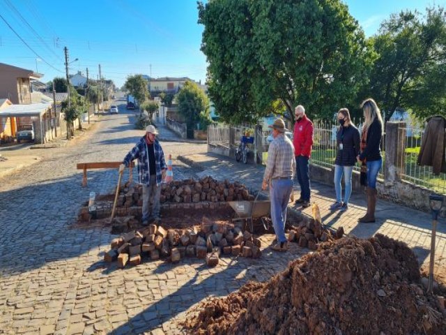 Executivo municipal inicia construo de quebra-molas em Tupanciret