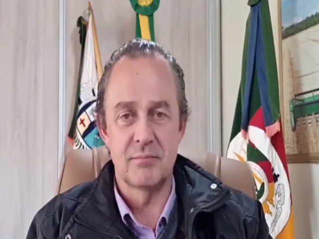 Em vdeo, prefeito Gustavo Terra informa a suspenso das aulas presenciais na Escola Cvico-Militar Cel. Marcial Terra devido a casos de covid-19  