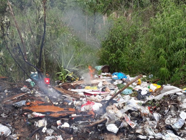 UBVT combate foco de incndio em descarte de lixo