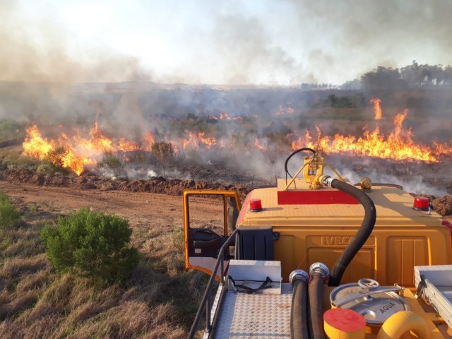 UBVT combate incndio em rea de campo nativo do Complexo Tupanciret