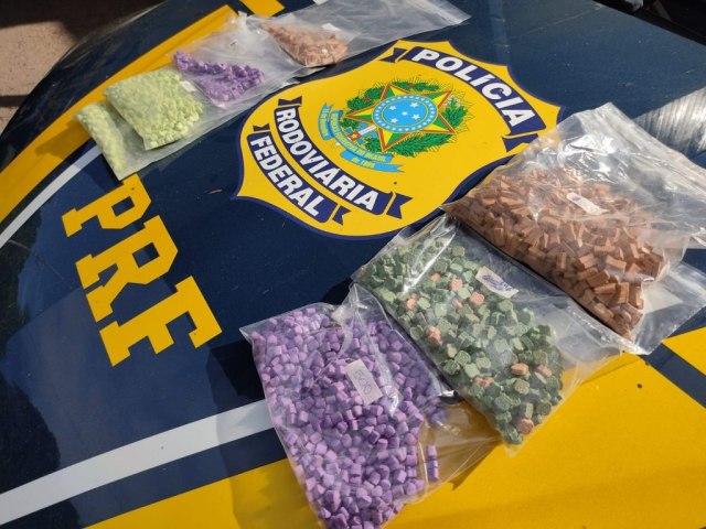 Polcia Rodoviria efetua priso de dois indivduos de Tupanciret com mais de 2 mil comprimidos de ecstasy em Santa Maria 