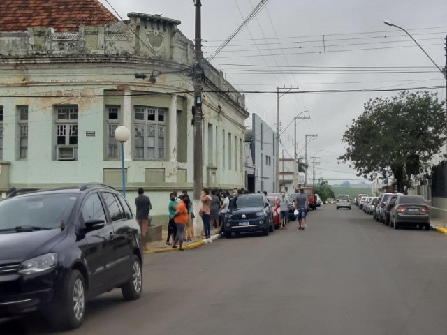 Vacina contra a Covid-19: fichas esgotaram rapidamente para o perodo da manh desta quarta, 05