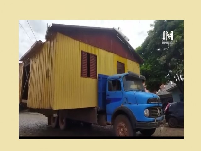 Transporte de casa por caminho viraliza na internet em Tupanciret 