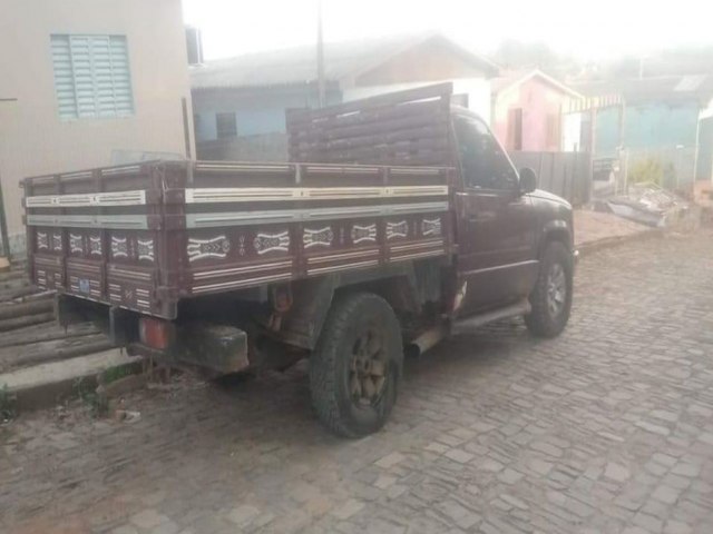 Roubo de camionete durante a madrugada de domingo em Tupanciret