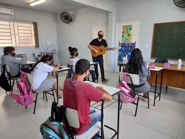 Alunos da APAE Tupanciretã passam a ter aulas de musicoterapia 