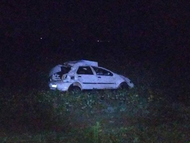 Veículo abandonado próximo à Agrofel apresenta avarias