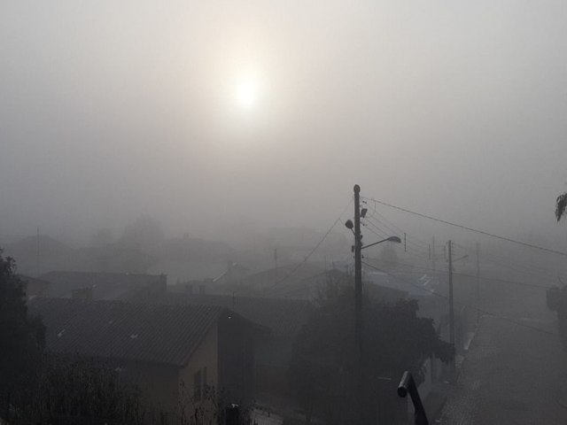 Dia deve ser ensolarado, de trgua no frio, mas amanhecer de tera  de neblina em Tupanciret