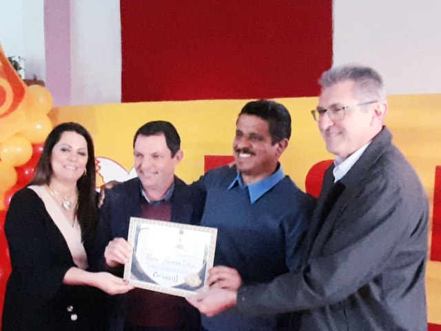 Marcio Dias recebe certificado alusivo ao 10° melhor vice-prefeito do Estado