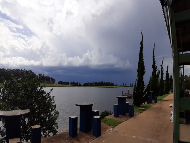 Alertas associados  vendaval, tempestade e declnio de temperatura para o RS neste fim de semana