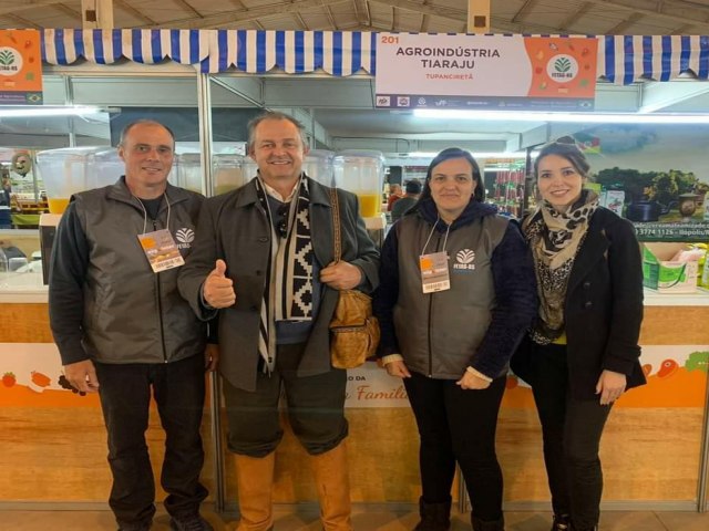 Prefeito Gustavo Terra e a primeira-dama Brbara Terra visitam estande da Tiaraju na Expointer