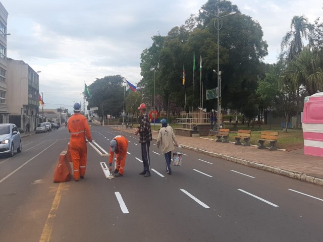 Avenida Vaz Ferreira recebe marcao para o desfile cvico 