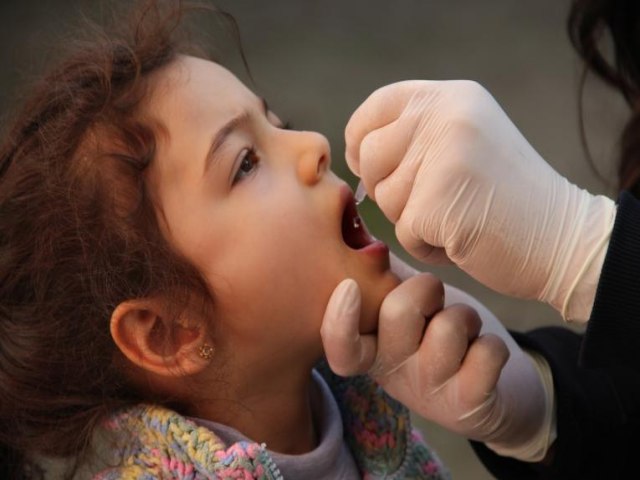 Prorrogadas as campanhas de vacinao contra polio e multivacinao