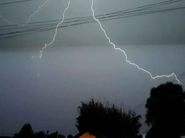 Alerta de tempestade do Inmet segue at a manh de segunda-feira (19) 