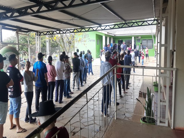 Eleitores enfrentam fila para votar em Tupanciret 