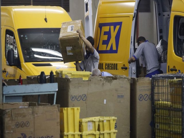 Correios leiloam mais de 41 mil produtos que no puderam ser entregues