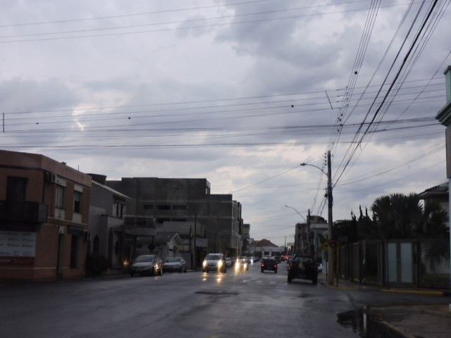 Virada no clima, queda nas temperaturas e rajadas de vento de 56 km/h em Tupanciret  