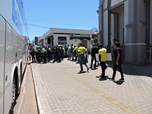 Manifestantes tupanciretanenses embarcam rumo a Santa Maria para engrossar protestos  