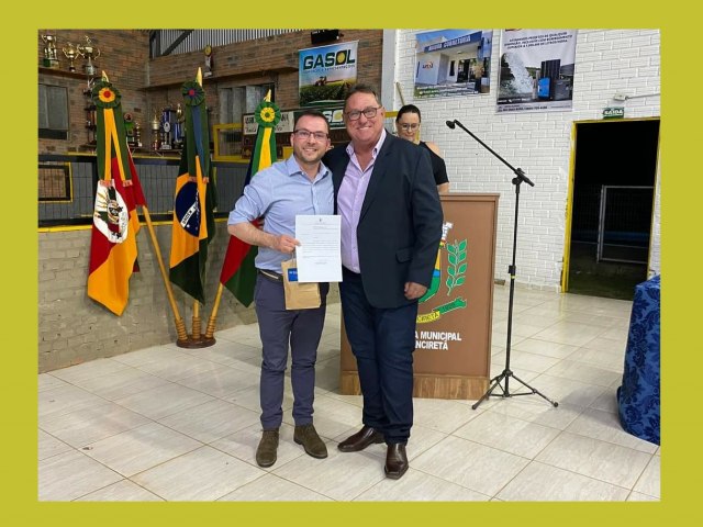 Cerimnia homenageia servidores municipais que concluram estgio probatrio