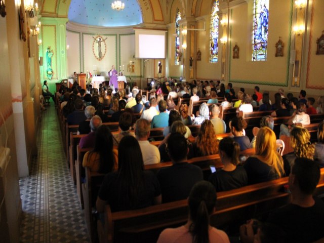 Missa de Ao de Graas e de Bno dos Servidores Municipais lota a Igreja Matriz