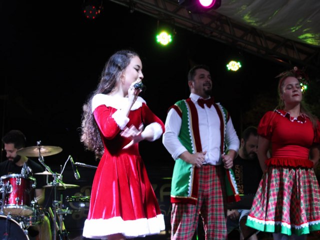 Finalizando a programao do Aniversrio de Tupanciret, Luiza Barbosa canta e encanta com Show Natalino