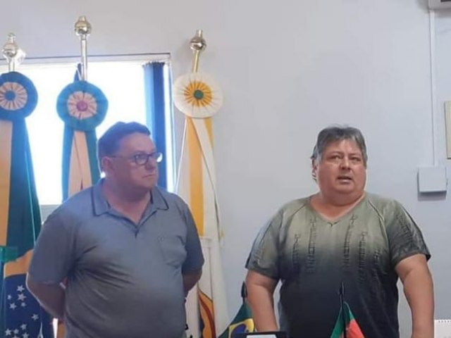 Presidente do PP Tupanciret, Giovani Dalms, parabeniza vereador Carlos Augusto pela sua atuao na presidncia da Cmara