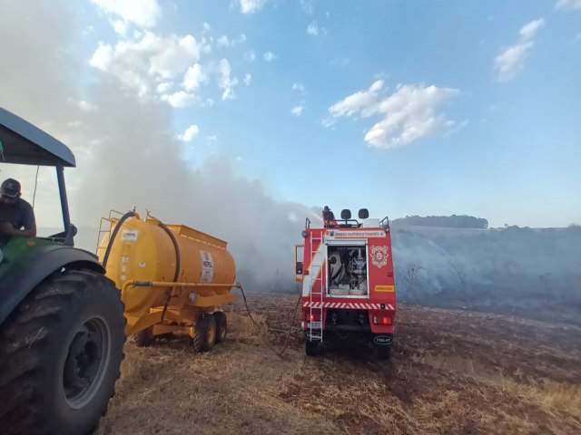 Incndio em lavoura de soja no interior de Tupanciret neste sbado, 31