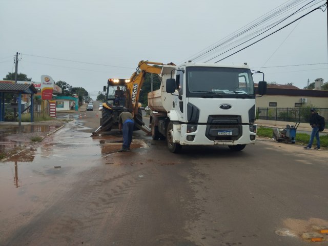 Corsan realiza manuteno de emergncia em rede de abastecimento  