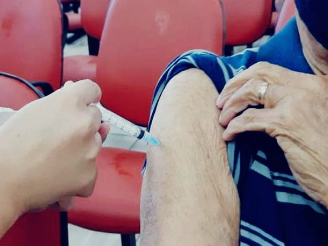 Vacinao contra covid-19: SMS atende ao pblico nesta sexta, 23  