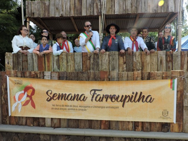 Cavalgada Solidria rene tradicionalistas na Avenida Vaz Ferreira, nesta quarta-feira, dia 20 