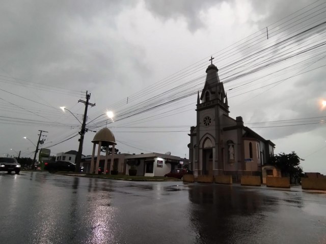 Semana comea com tempestade e queda de temperatura