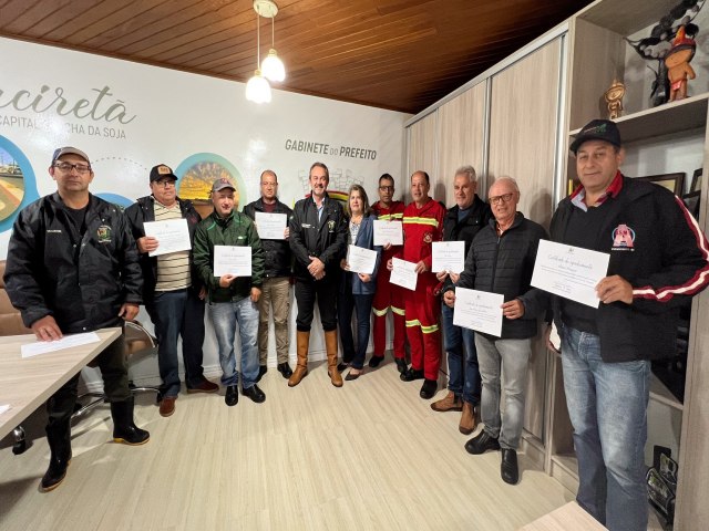 Prefeito entrega certificados a integrantes de fora-tarefa ao Vale do Taquari