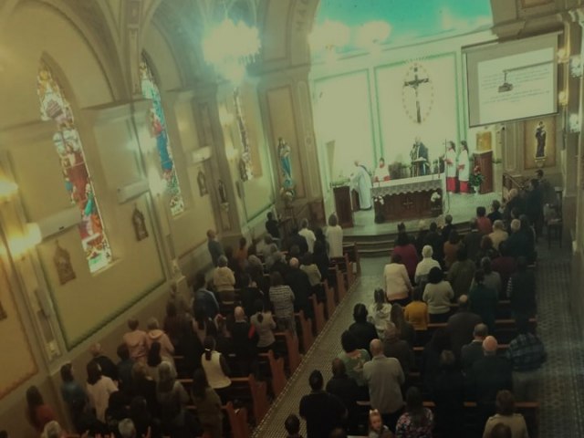  Devido à chuva, a Missa do Dia de Finados foi transferida para a Igreja Matriz