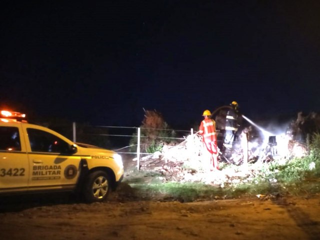 Incndio em resduos mobiliza Bombeiros Voluntrios