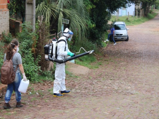 SMS realiza ao para coibir proliferao do mosquito Aedes Aegypti no bairro Marcial Terra, em Tupanciret 